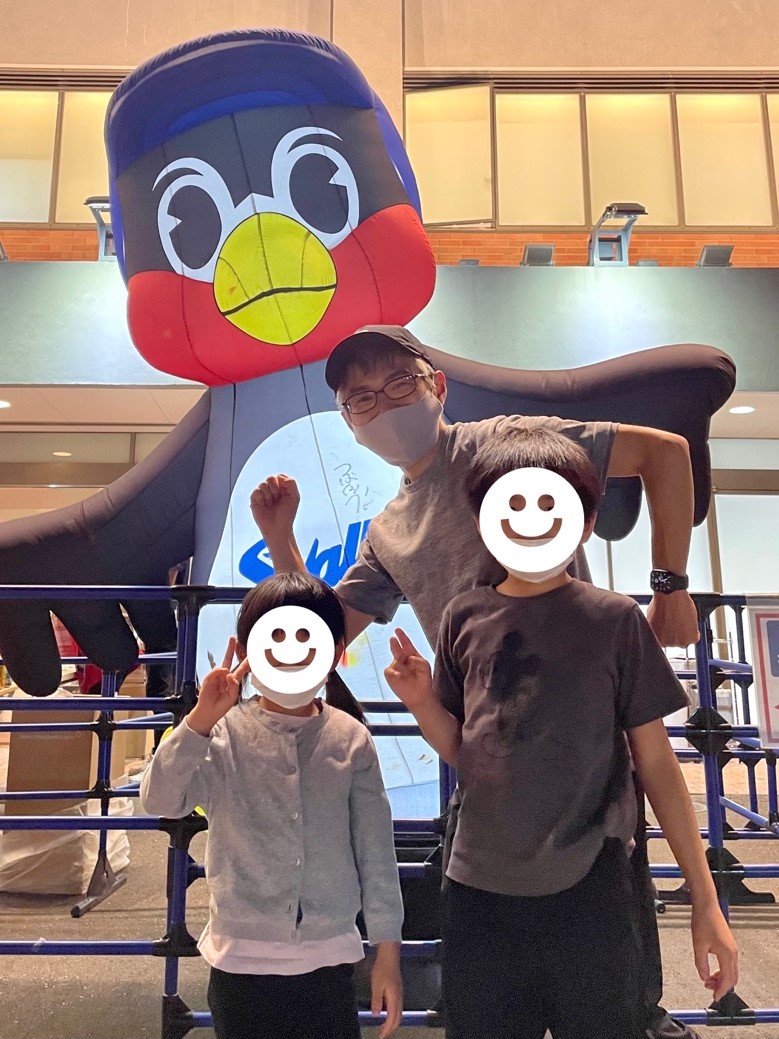 職場から子供たちが待つ神宮球場へランニング